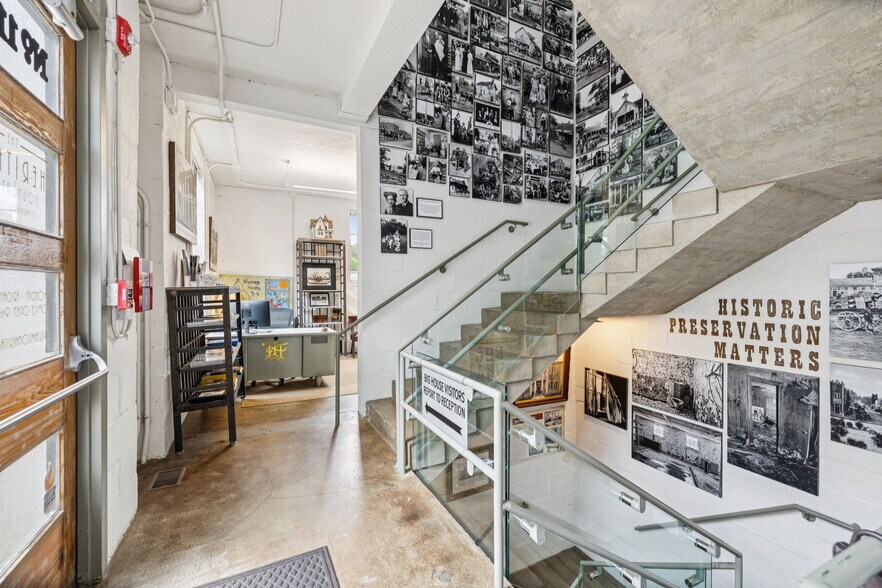 More Photos Of 112 Bridge St, Franklin Office For Sale