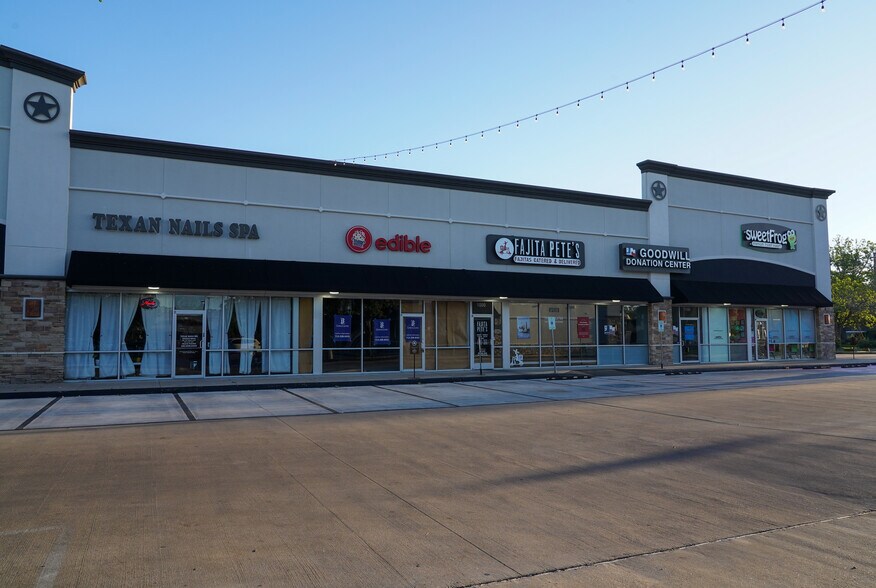 More Photos Of 1352-1368 W 43rd St, Houston Unknown For Lease