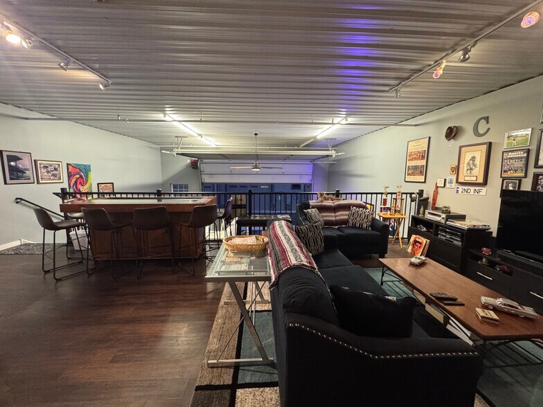 More Photos Of 2244 Ferry Rd, Naperville Flex For Sale