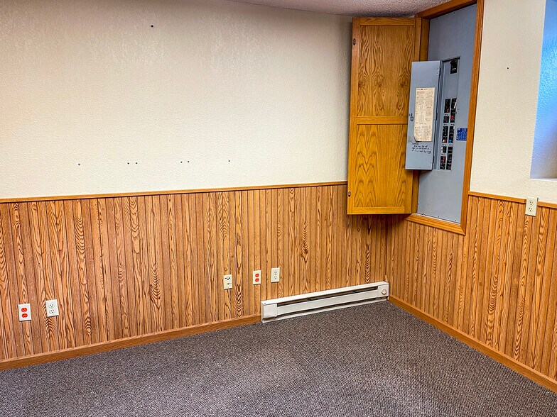 More Photos Of 459 Southgate Dr, Tomahawk Industrial For Sale