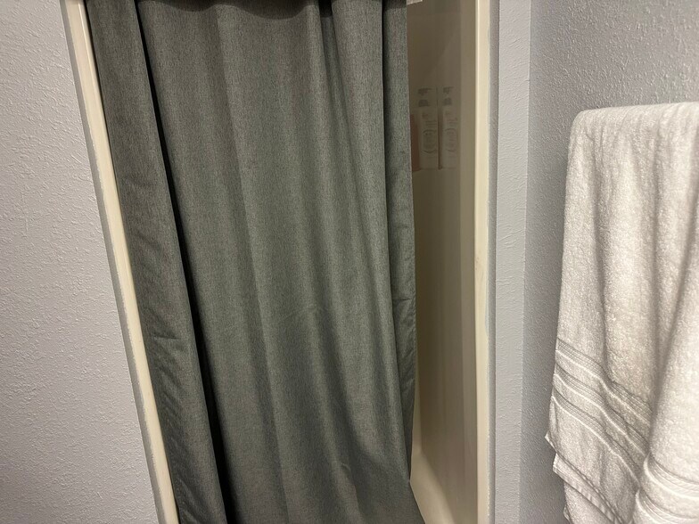 More Photos Of 1705 N Main St, Cleburne Auto Dealership For Lease