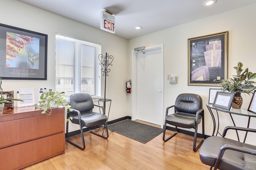 More Photos Of 7231-7243 Hanover Pky, Greenbelt Office For Lease