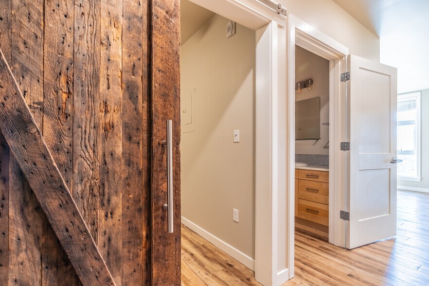 More Photos Of 4780 SE Milwaukie Ave, Portland Apartments For Sale