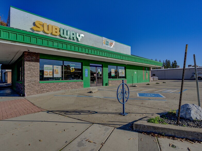 Primary Photo Of 2191 Hilltop Dr, Redding Fast Food For Sale