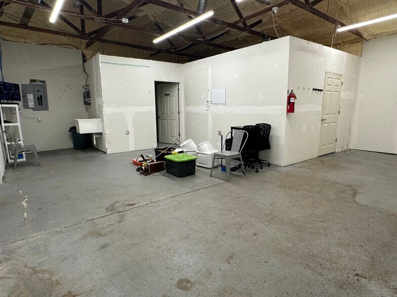 More Photos Of 903 S Sioux St, Okmulgee Light Manufacturing For Sale