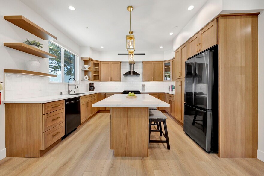 More Photos Of 7410 Denny Ave, Sun Valley Healthcare For Sale
