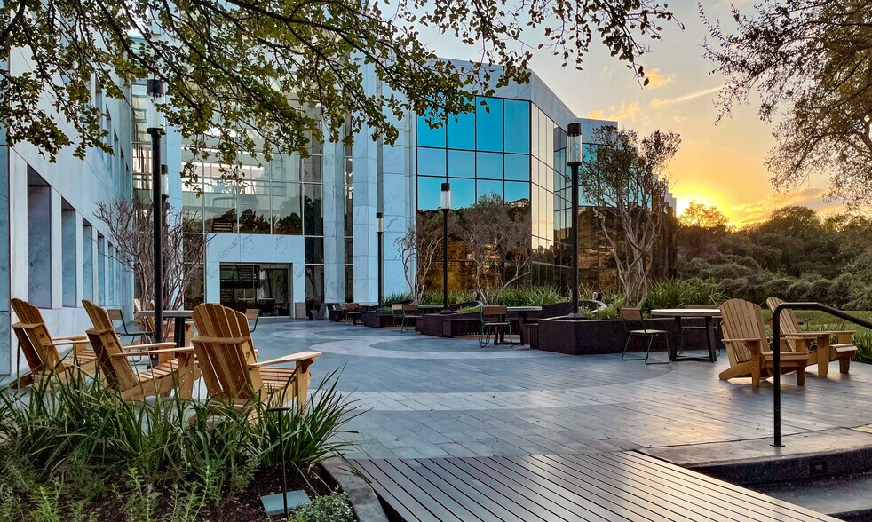 More Photos Of 5000 Plaza On The Lake Dr, Austin Office For Lease