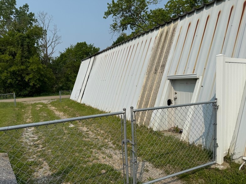 More Photos Of 12065 N Saginaw Rd, Clio Service For Sale