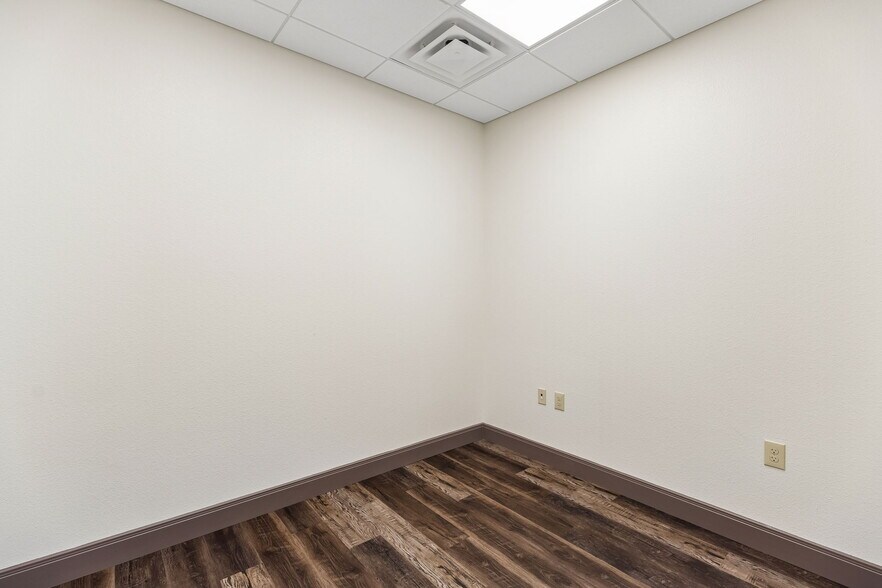More Photos Of 4358 Lockhill Selma Rd, Shavano Park Medical For Lease