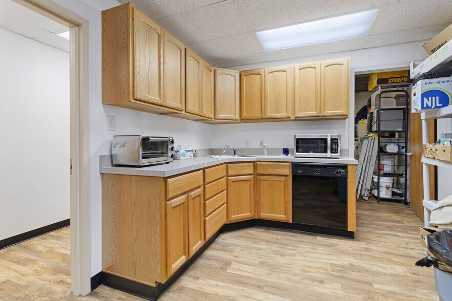 More Photos Of 101 N Providence Rd, Wallingford Office For Sale