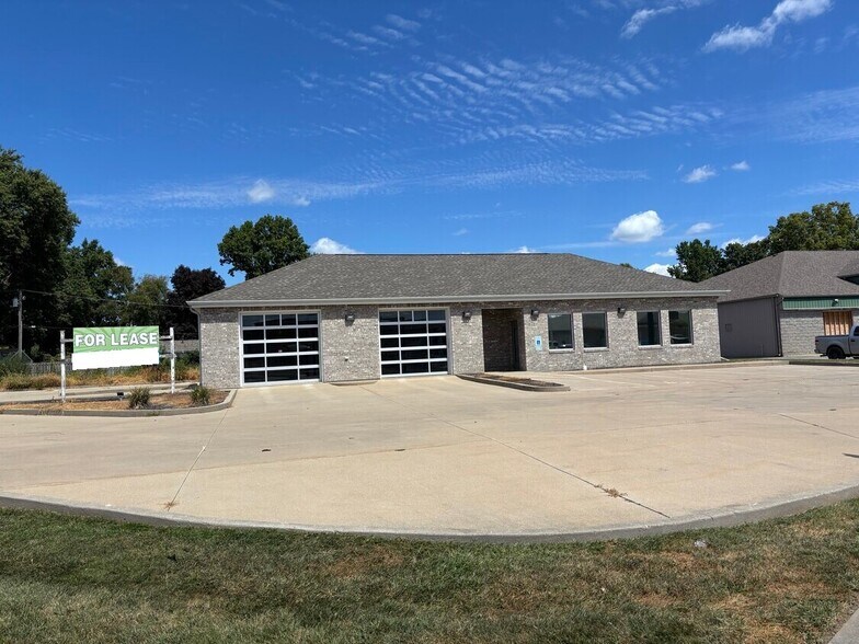 Primary Photo Of 11 Cottonwood Dr, Chatham Specialty For Lease