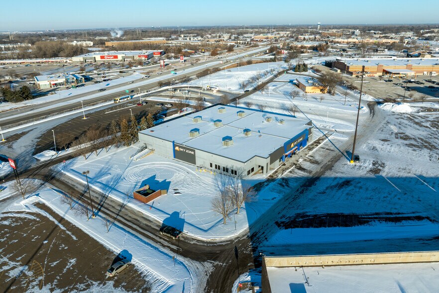 More Photos Of 198 NE Northtown Dr, Blaine Freestanding For Sale