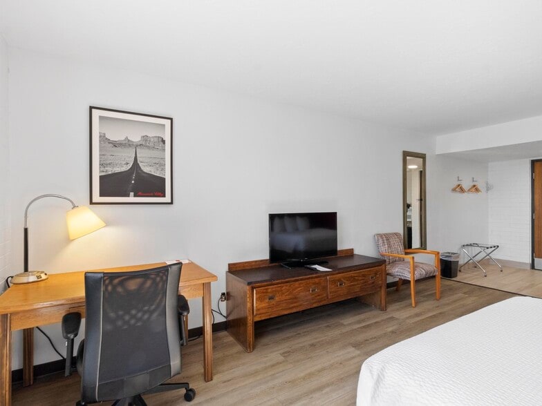 More Photos Of 333 N Main St, Richfield Hotel For Sale