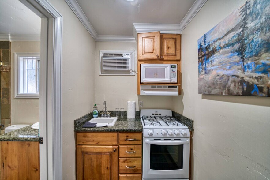 More Photos Of 947 Park Ave, South Lake Tahoe Hotel For Sale