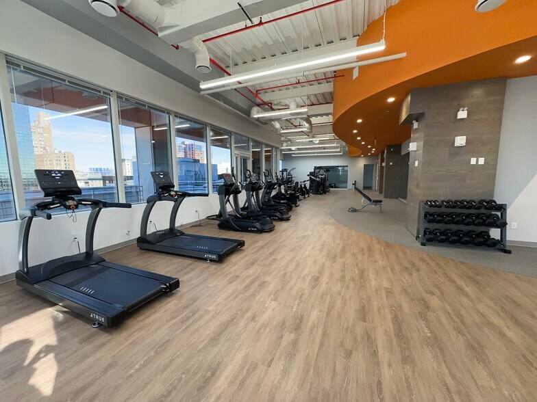 More Photos Of 1085 Raymond Blvd, Newark Office For Lease