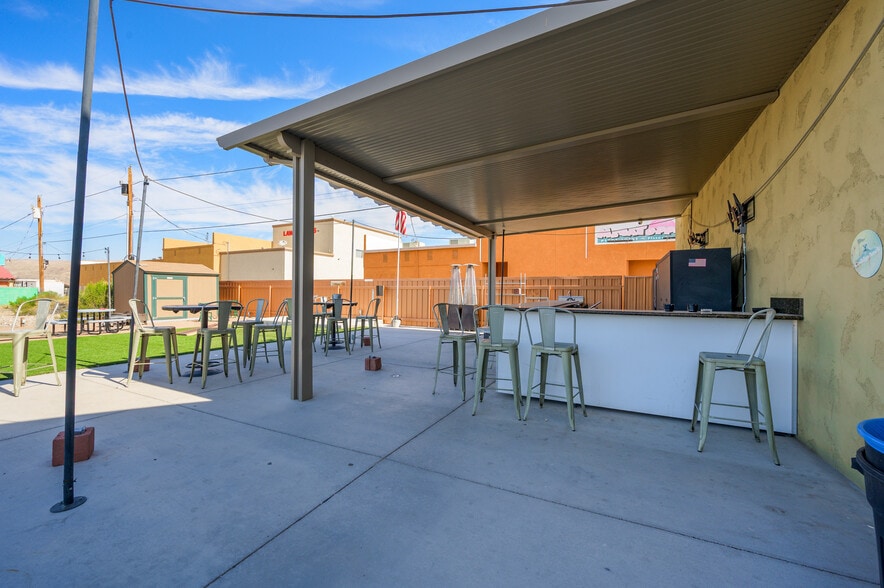 More Photos Of 877 Hancock Rd, Bullhead City Bar For Sale