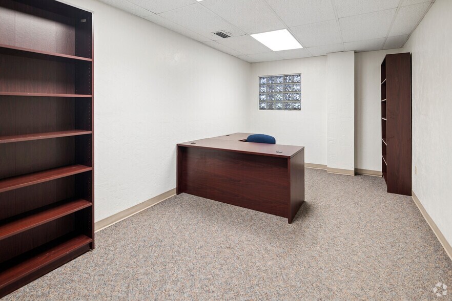 More Photos Of 730 NE Waldo Rd, Gainesville Office For Sale