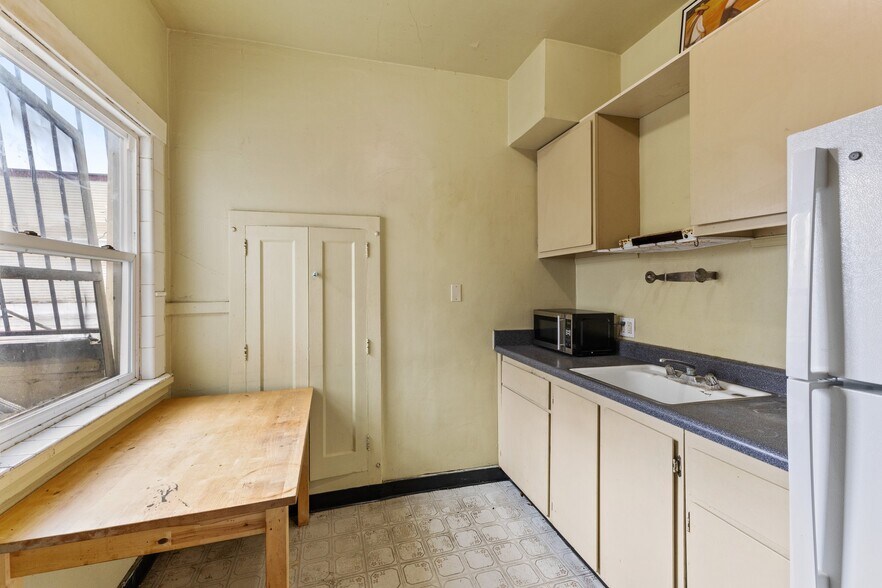 More Photos Of 421 E Santa Clara St, San Jose Storefront Retail Office For Sale