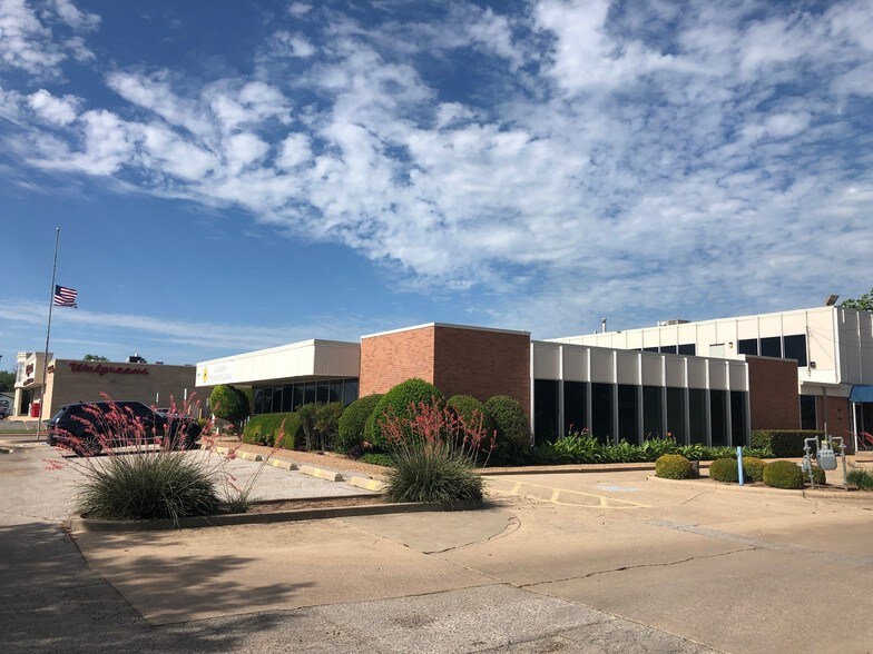 More Photos Of 2202 NW Ferris Ave, Lawton Medical For Sale