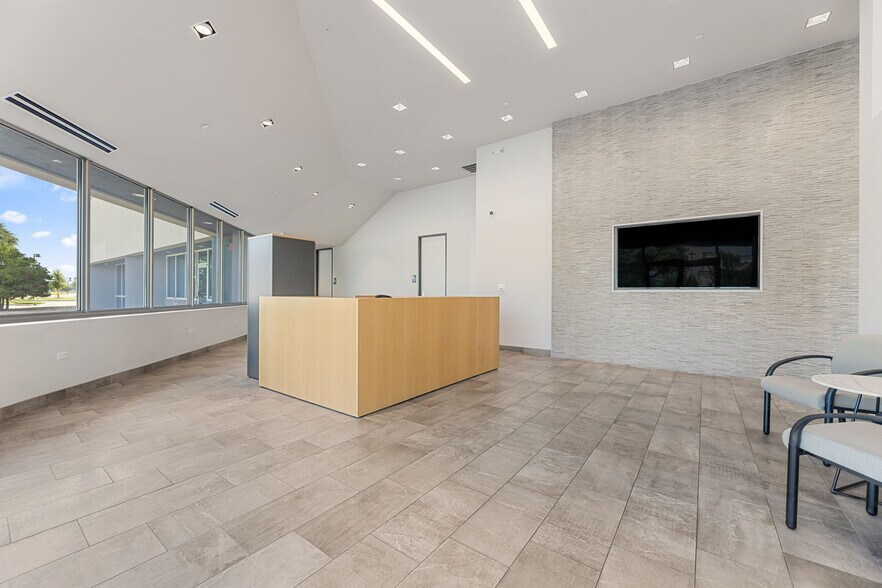 More Photos Of 12920 Senlac Dr, Farmers Branch Research And Development For Lease