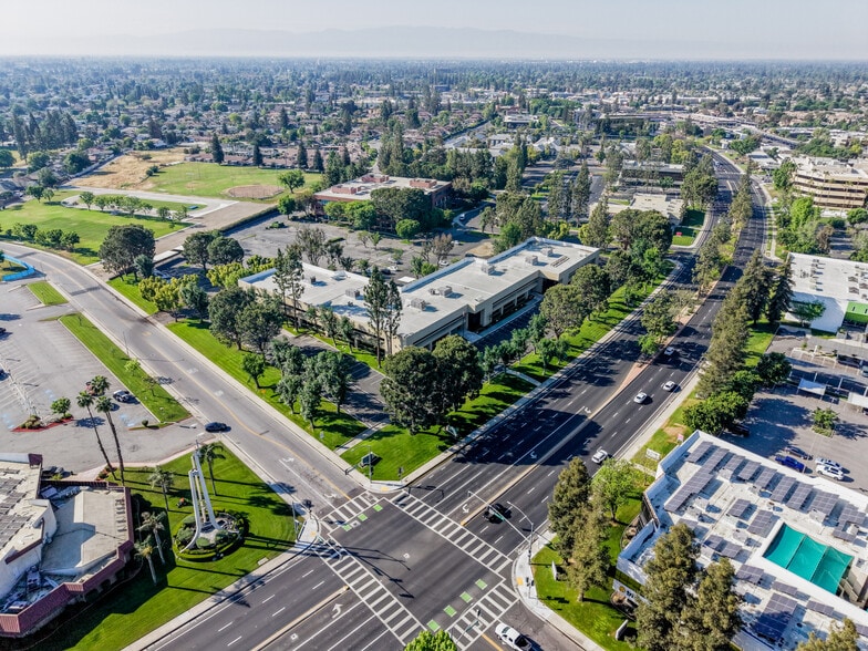 More Photos Of 5001 California Ave, Bakersfield Office For Lease