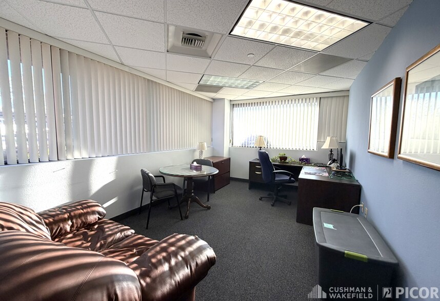 More Photos Of 3275 W Ina Rd, Tucson Office Residential For Lease