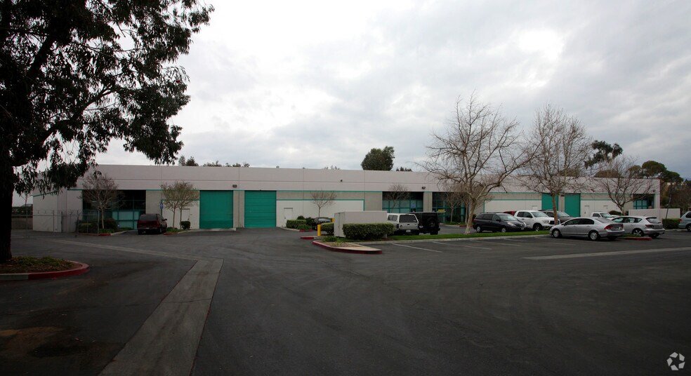 More Photos Of 1761 California Ave, Corona Flex For Lease