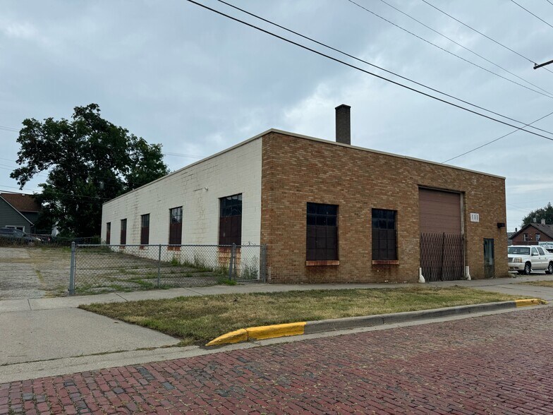 More Photos Of 1411 Franklin St, Michigan City Showroom For Sale
