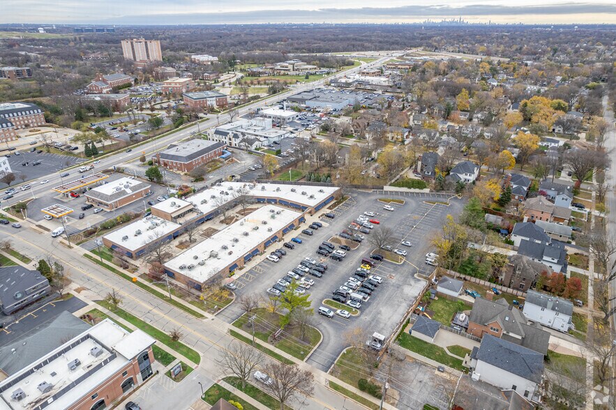 More Photos Of 777 N York Rd, Hinsdale Unknown For Lease