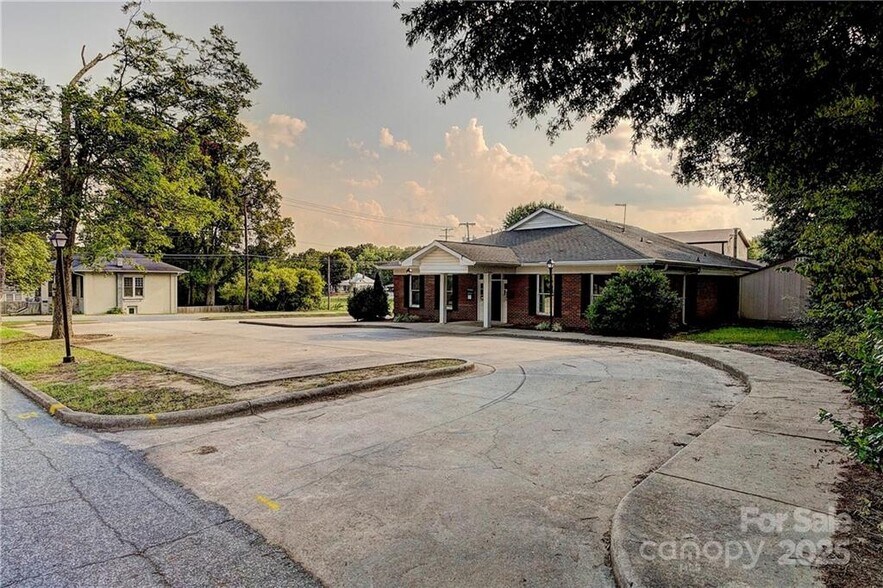 Primary Photo Of 112 Oak St, Cherryville Healthcare For Sale