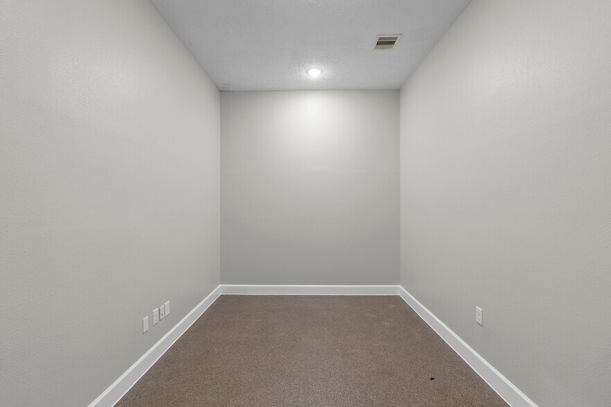 More Photos Of 7407 Fm-1488, Magnolia Medical For Lease