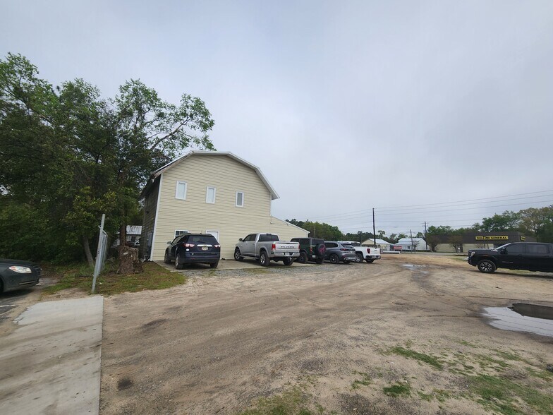 More Photos Of 1563 W Cherry St, Jesup Office For Sale