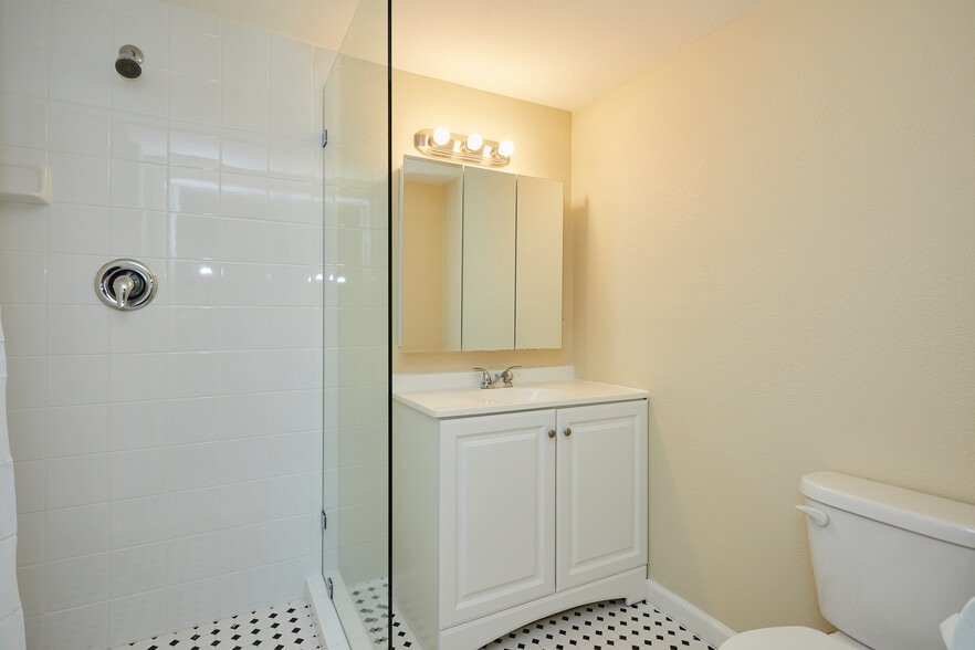 More Photos Of 1840 W 11th Pl, Los Angeles Apartments For Sale
