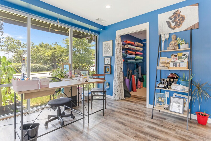 More Photos Of 414 W Fernwood Dr, Simpsonville General Retail For Sale