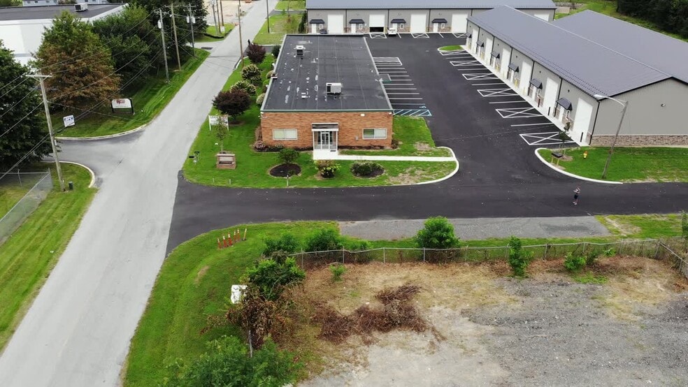 Primary Photo Of 17 Bellecor Dr, New Castle Unknown For Lease