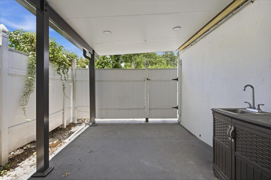More Photos Of 3240 NW 7th St, Miami Office For Sale