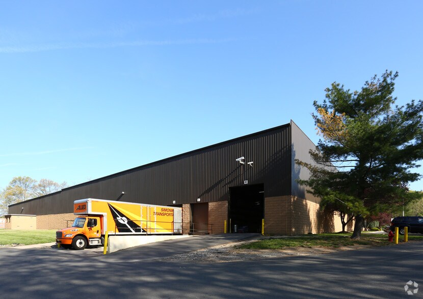More Photos Of 122 Kissel Rd, Burlington Warehouse For Lease