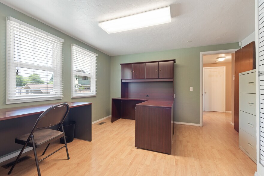 More Photos Of 1660 River Rd, Eugene Office For Lease