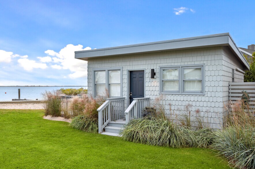 More Photos Of 32 Lighthouse Rd, Hampton Bays Hotel For Sale