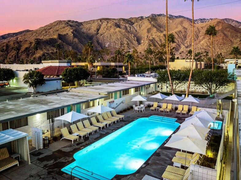 More Photos Of 1466 N Palm Canyon Dr, Palm Springs Hotel For Lease