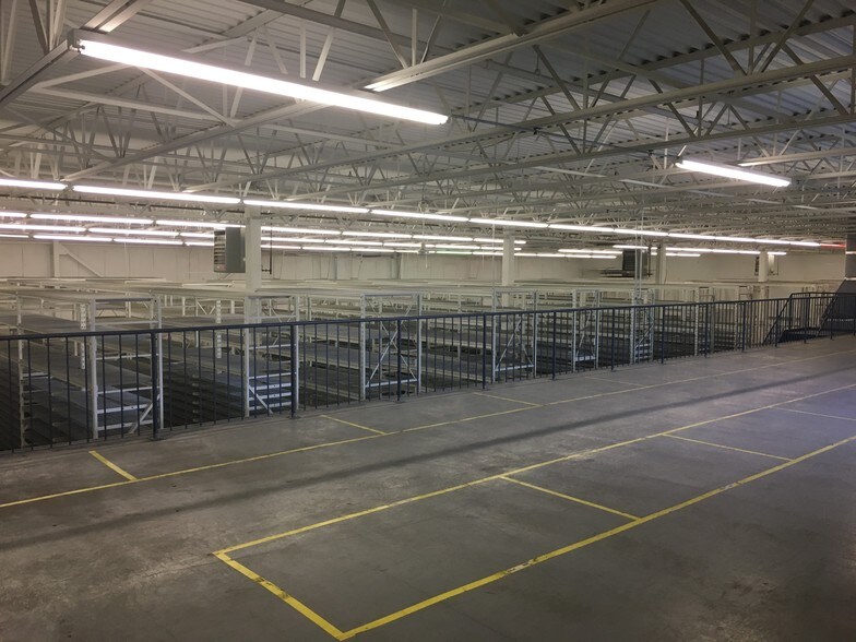 More Photos Of 125 John Hancock Rd, Taunton Warehouse For Lease