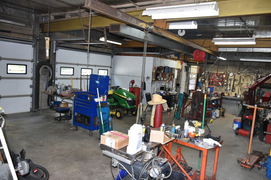 More Photos Of 4592 S Delaware Dr, Easton Auto Repair For Sale