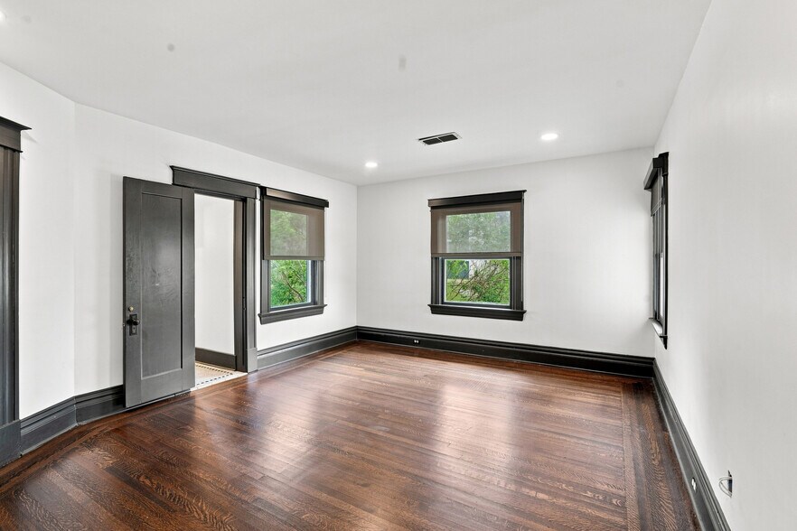 More Photos Of 1417 8th Ave, Fort Worth Hospitality For Sale