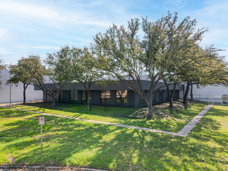 Primary Photo Of 4404 S Beltwood Pky, Dallas Warehouse For Sale