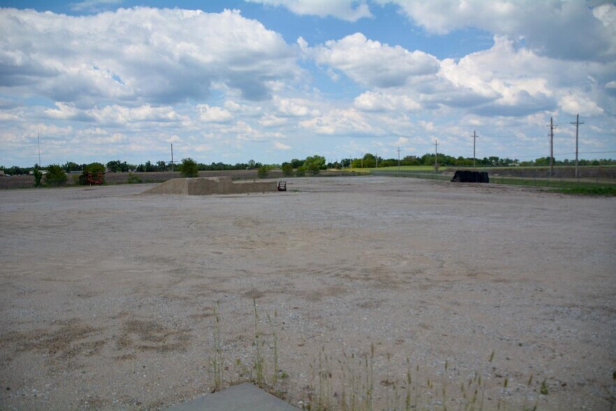 More Photos Of SE 241 SE 10 Ave, Great Bend Warehouse For Sale