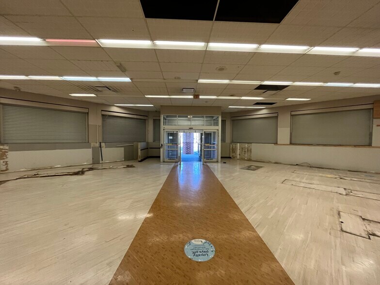 More Photos Of 10502 St Clair Ave, Cleveland Freestanding For Lease