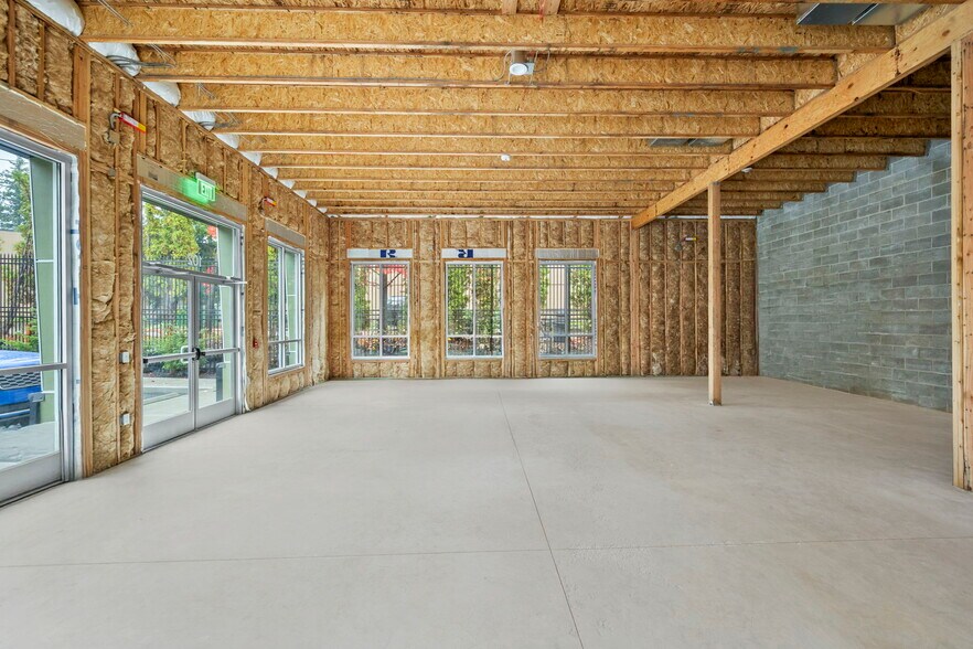 More Photos Of 12828 SE Kent Kangley Rd, Kent Storefront Retail Office For Lease