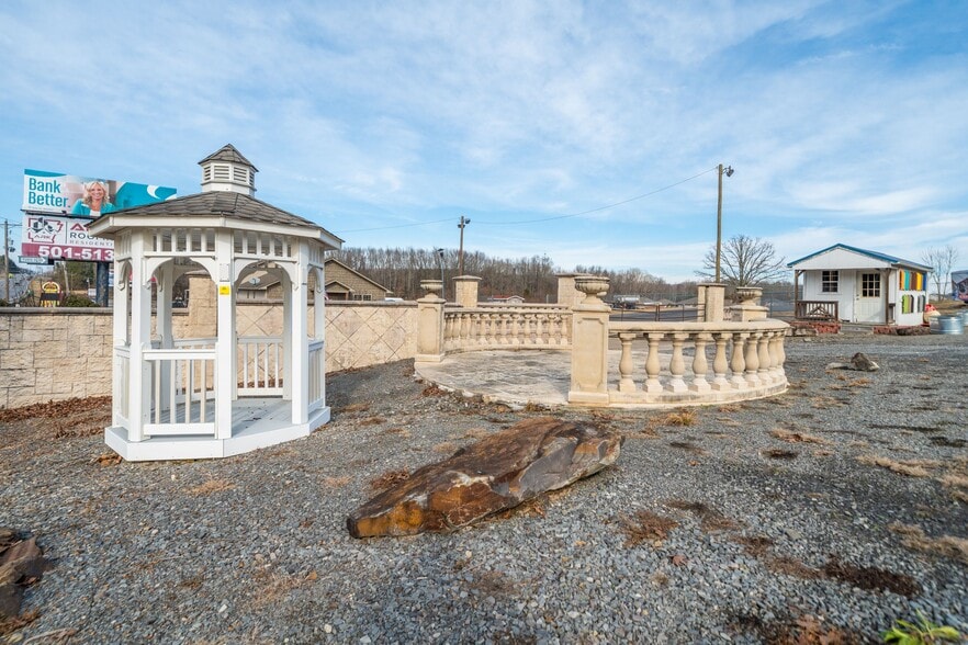 More Photos Of 1915 Walkers Trl, Conway General Retail For Sale