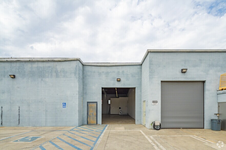More Photos Of 3816-3822 W Jefferson Blvd, Los Angeles Warehouse For Lease