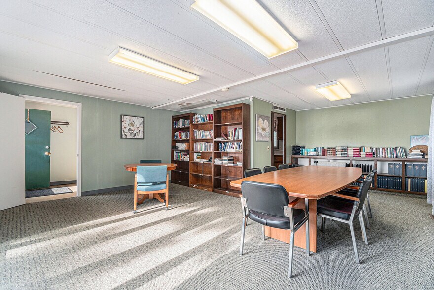 More Photos Of 302 S 74th St, Omaha Office For Sale